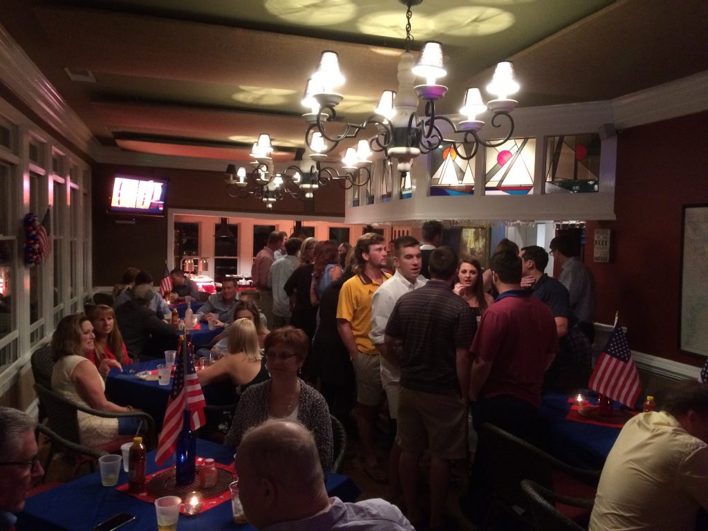 People dining and hanging at the bar at the gatling pointe yacht club
